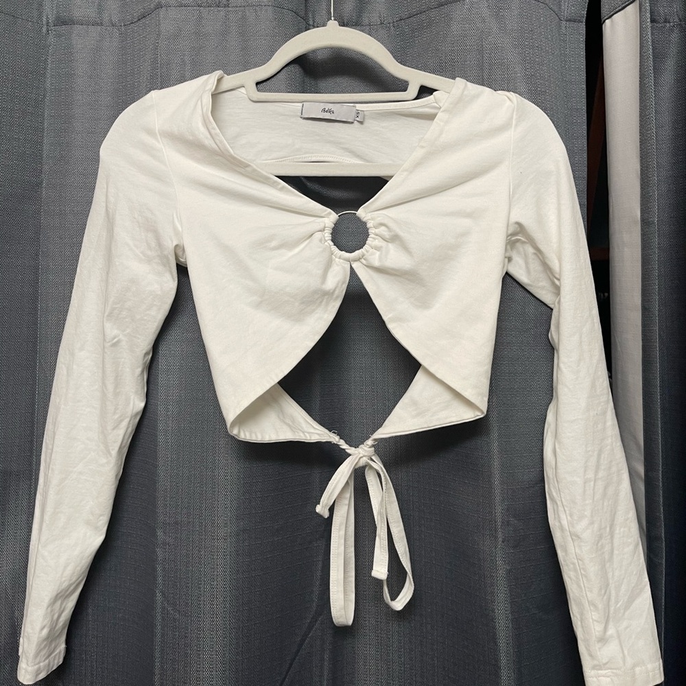 Super cute tie crop top!